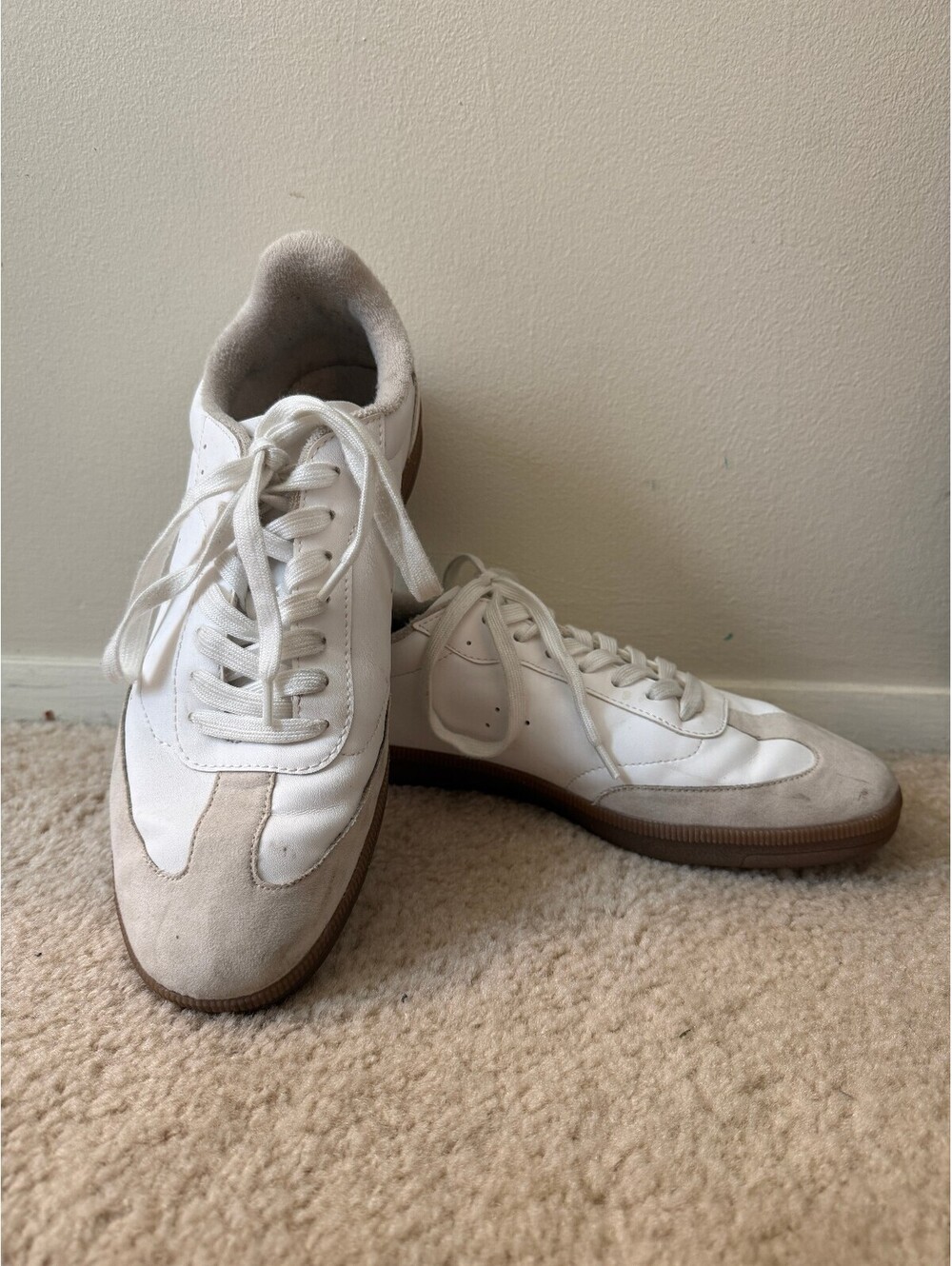 H&M White Leather Sneakers Taupe Suede Trim Gum Sole Size 10 Preppy Athleisure